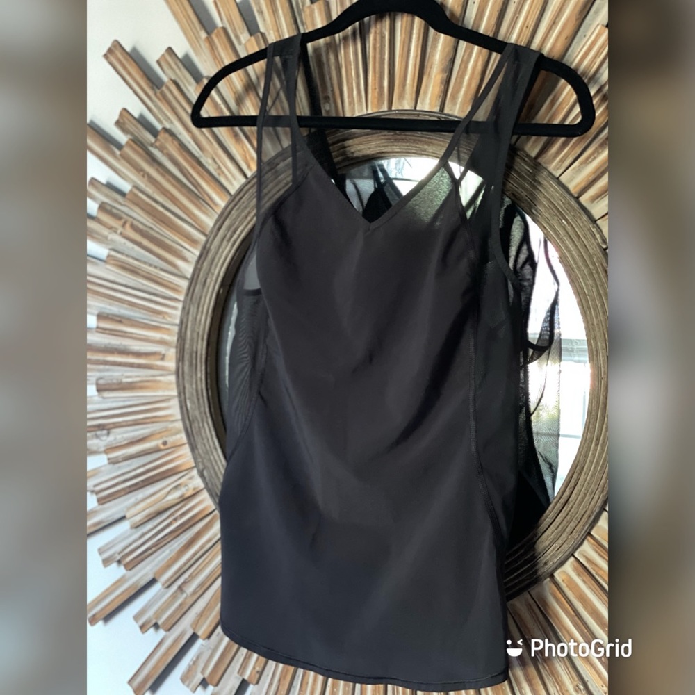 Size 8 lululemon EUC black running tank